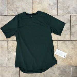 lululemon Mens License to Train Short Sleeve size medium